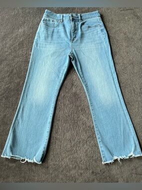 LOFT The Kick Crop Jeans in Light Wash - Raw Hem - Size 28/6P